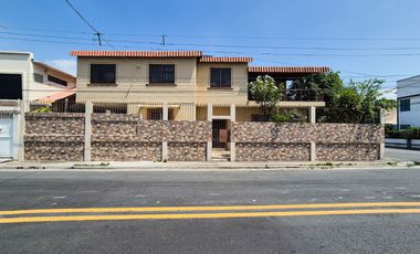 CASA ESQUINERA BARRIO DEL SEGURO