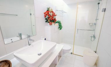Unfurnished 3br Unit With Parking For Sale In Twin Towers