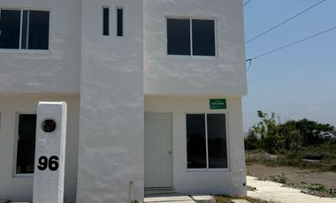 Casas de 2 Niveles en Fracc los Sauces cerca del campus Calazanz en Veracruz