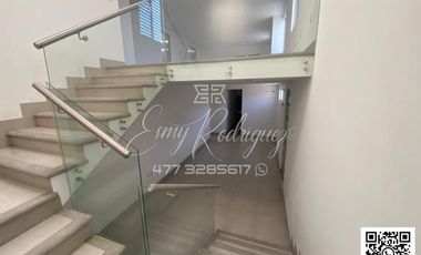 BODEGA EN RENTA EN MULZA. León,Gto; EN BLVD. AEROPUERTO, 2,200 M2, OFICINAS, BAÑOS, ESTACIONAMIENTO