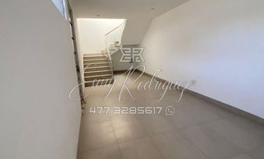 BODEGA EN RENTA EN MULZA. León,Gto; EN BLVD. AEROPUERTO, 2,200 M2, OFICINAS, BAÑOS, ESTACIONAMIENTO