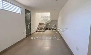 BODEGA EN RENTA EN MULZA. León,Gto; EN BLVD. AEROPUERTO, 2,200 M2, OFICINAS, BAÑOS, ESTACIONAMIENTO