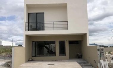 CASA EN VENTA EN FRACCIONAMIENTO PRIVADO.