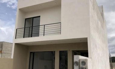 CASA EN VENTA EN FRACCIONAMIENTO PRIVADO.