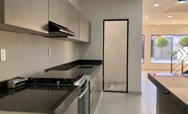CASA EN VENTA EN FRACCIONAMIENTO PRIVADO.
