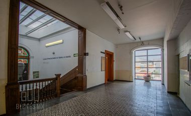 Edificio en Colonia Americana ideal para colegio, precio de oportunidad
