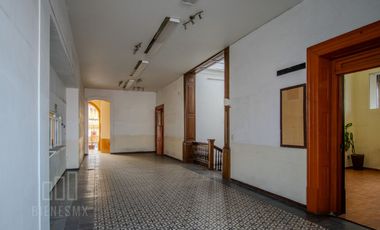 Edificio en Colonia Americana ideal para colegio, precio de oportunidad