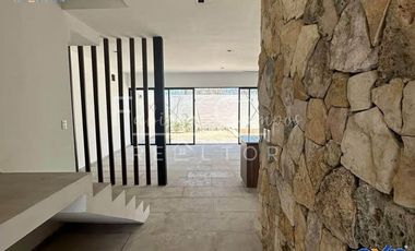 Casa de 2 plantas y 3 recamaras en venta en Conkal Yucatán - ENTREGA diciembre 2025