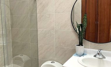 Casa 416 m2. de lujo + Piscina + Terreno 2.052 m2. (Sector Los Aromitos - Cumbayá)