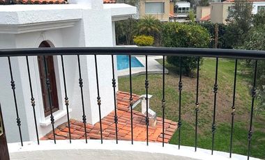 Casa 416 m2. de lujo + Piscina + Terreno 2.052 m2. (Sector Los Aromitos - Cumbayá)