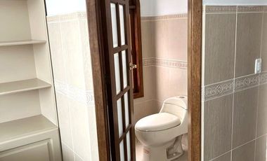 Casa 416 m2. de lujo + Piscina + Terreno 2.052 m2. (Sector Los Aromitos - Cumbayá)