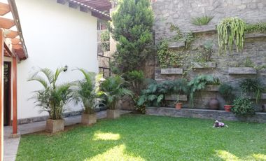 HERMOSA CASA EN CALLE EL PEÑÓN, URBANIZACIÓN LAS LOMAS DE LA PLANICIE. LIMITE DE A MOLINA Y CIENEGUILLA