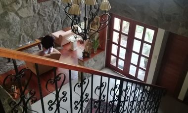 HERMOSA CASA EN CALLE EL PEÑÓN, URBANIZACIÓN LAS LOMAS DE LA PLANICIE. LIMITE DE A MOLINA Y CIENEGUILLA
