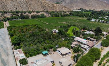 Venta de parcela 7.961 m2, con dos casas, camino principal el Tambo, Vicuña. 7.990 UF