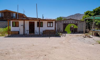Venta de parcela 7.961 m2, con dos casas, camino principal el Tambo, Vicuña. 7.990 UF