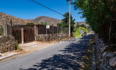 Venta de parcela 7.961 m2, con dos casas, camino principal el Tambo, Vicuña. 7.990 UF