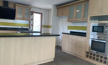 Tumbaco, sector Hilacril,Casa en Renta No Adosada con amplio jardin independiente