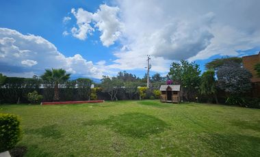Tumbaco, sector Hilacril,Casa en Renta No Adosada con amplio jardin independiente