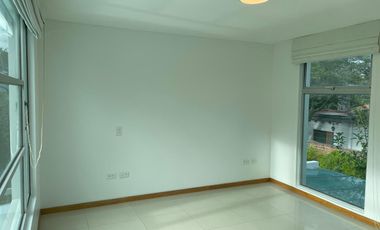 Tumbaco, sector Hilacril,Casa en Renta No Adosada con amplio jardin independiente