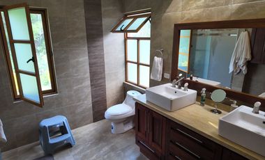 🌟¡En RENTA elegante casa en un entorno natural privilegiado!🌟