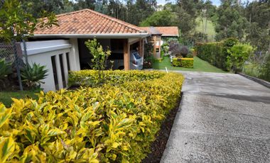 🌟¡En RENTA elegante casa en un entorno natural privilegiado!🌟