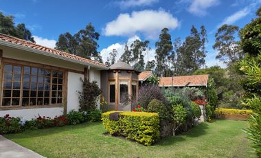 🌟¡En RENTA elegante casa en un entorno natural privilegiado!🌟