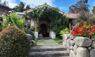 🌟¡En RENTA elegante casa en un entorno natural privilegiado!🌟