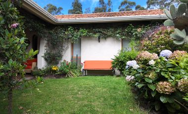 🌟¡En RENTA elegante casa en un entorno natural privilegiado!🌟