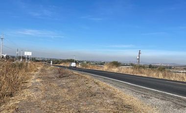 VENTA DE TERRENO SOBRE CARRETERA 200 TEQUISQUIAPAN, A 8 KM DEL AEROPUERTO