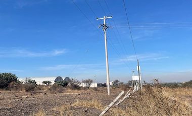 VENTA DE TERRENO SOBRE CARRETERA 200 TEQUISQUIAPAN, A 8 KM DEL AEROPUERTO