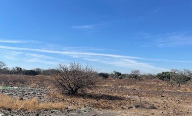 VENTA DE TERRENO SOBRE CARRETERA 200 TEQUISQUIAPAN, A 8 KM DEL AEROPUERTO