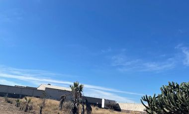 VENTA DE TERRENO SOBRE CARRETERA 200 TEQUISQUIAPAN, A 8 KM DEL AEROPUERTO