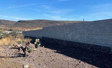 VENTA DE TERRENO SOBRE CARRETERA 200 TEQUISQUIAPAN, A 8 KM DEL AEROPUERTO