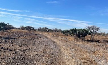 VENTA DE TERRENO SOBRE CARRETERA 200 TEQUISQUIAPAN, A 8 KM DEL AEROPUERTO