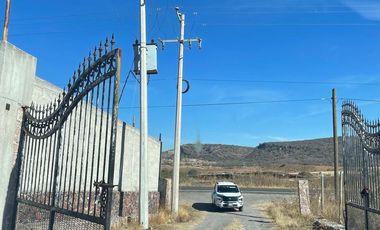 VENTA DE TERRENO SOBRE CARRETERA 200 TEQUISQUIAPAN, A 8 KM DEL AEROPUERTO