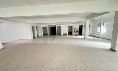Se renta amplio local comercial 290 m2 ubicado en esquina 12 metros de frente sobre boulevard Garcia de leon