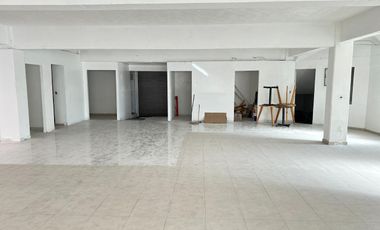 Se renta amplio local comercial 290 m2 ubicado en esquina 12 metros de frente sobre boulevard Garcia de leon