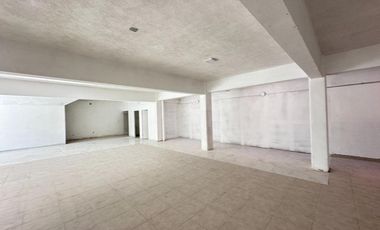 Se renta amplio local comercial 290 m2 ubicado en esquina 12 metros de frente sobre boulevard Garcia de leon