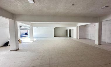 Se renta amplio local comercial 290 m2 ubicado en esquina 12 metros de frente sobre boulevard Garcia de leon