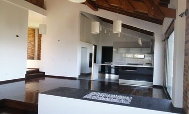 CASA CAMPESTRE EN VENTA EN ALTOS DE YERBABUENA (CHÍA)