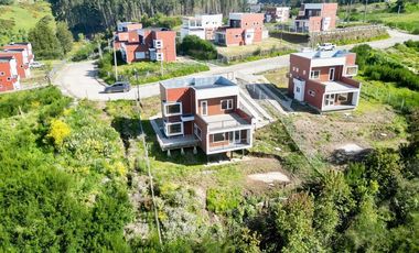 Casa Dos Pisos/ Lomas De Ten-ten/ Castro/ Isla Grande Chiloé