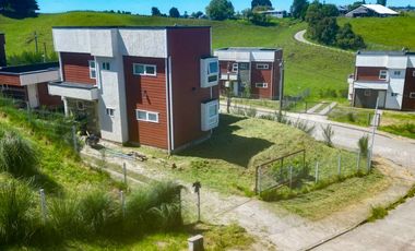 Casa Dos Pisos/ Lomas De Ten-ten/ Castro/ Isla Grande Chiloé