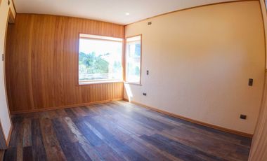 Casa Dos Pisos/ Lomas De Ten-ten/ Castro/ Isla Grande Chiloé
