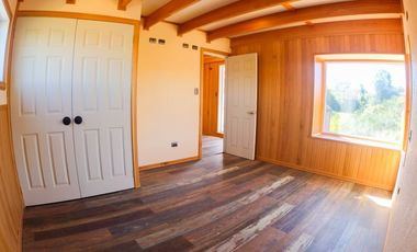 Casa Dos Pisos/ Lomas De Ten-ten/ Castro/ Isla Grande Chiloé