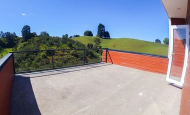 Casa Dos Pisos/ Lomas De Ten-ten/ Castro/ Isla Grande Chiloé
