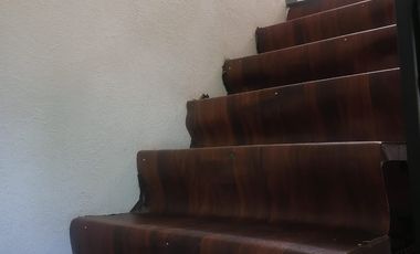 CASA 2 PISOS EN PRIVADA