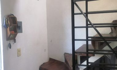 CASA 2 PISOS EN PRIVADA