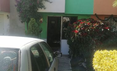 CASA 2 PISOS EN PRIVADA