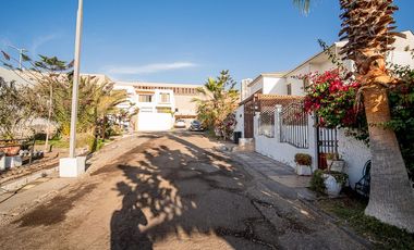 SE VENDE CASA EN CONDOMINIO DUNAS DEL MAR.