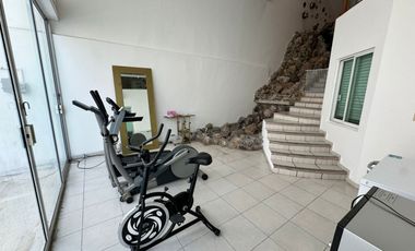 RENTO CASA DE 3 NIVELES PARA OFICINAS CERCA DE WTC
